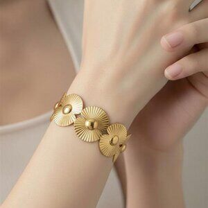 Adjustable Floral Bracelet - Elegant Luxury Flower Clasp Bangle Stainless Steel